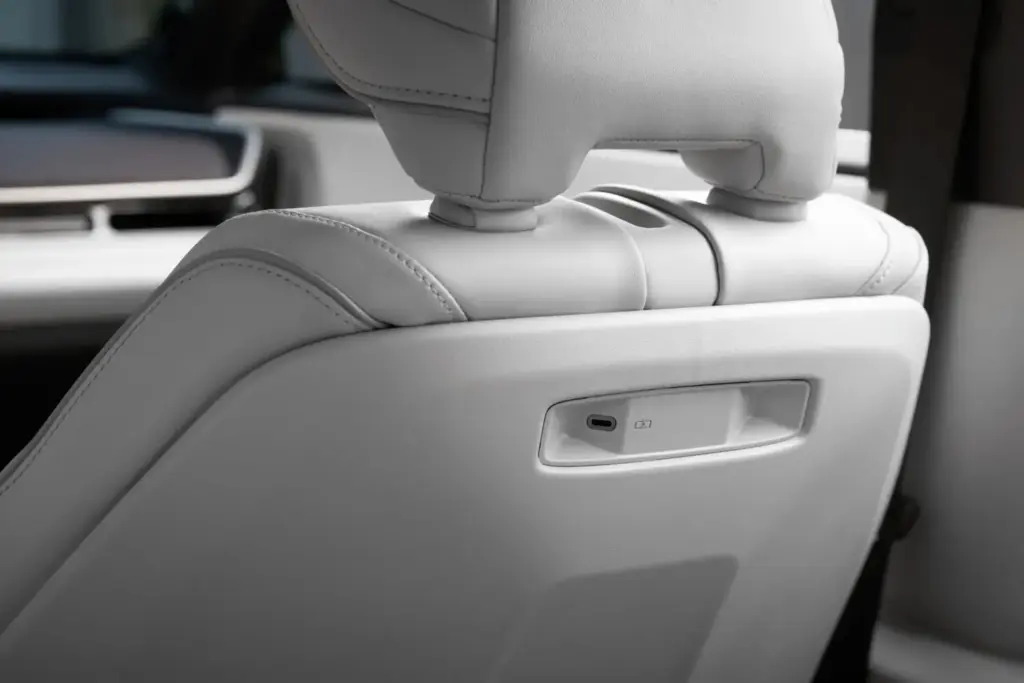 2027 Toyota Highlander Limited MistyGray 006 Motor16