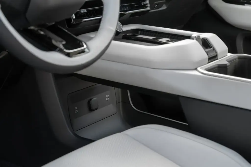 2027 Toyota Highlander Limited MistyGray 009 Motor16