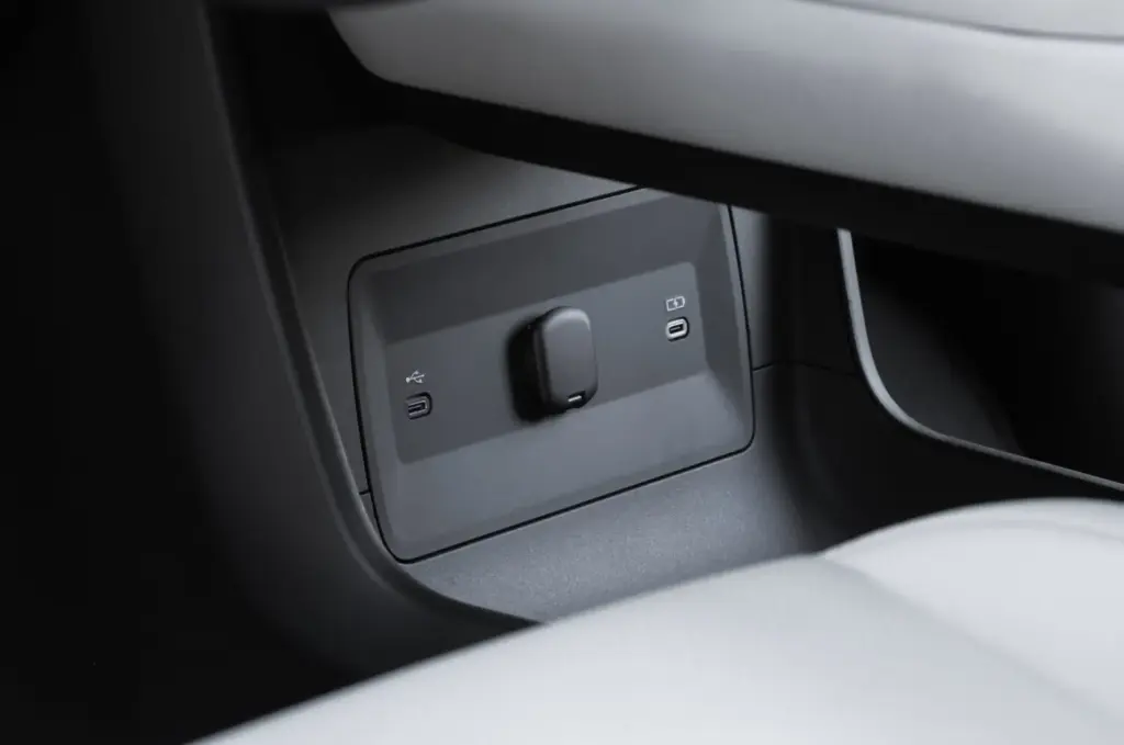 2027 Toyota Highlander Limited MistyGray 013 Motor16