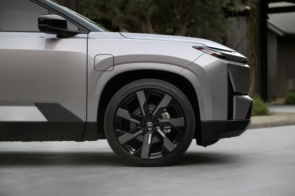 2027 Toyota Highlander Limited Spellbound2Tone 009 Motor16