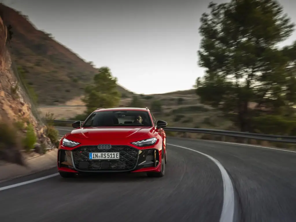 AUDI RS5 AVANT PHEV 2 Motor16