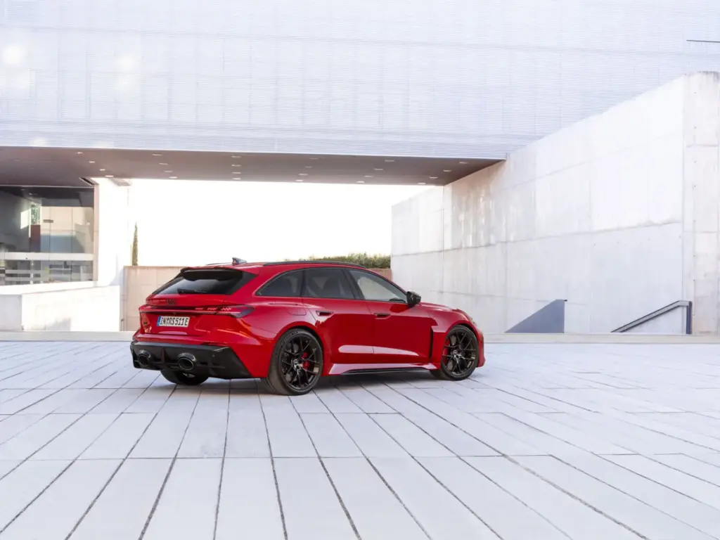 AUDI RS5 AVANT PHEV 5 Motor16
