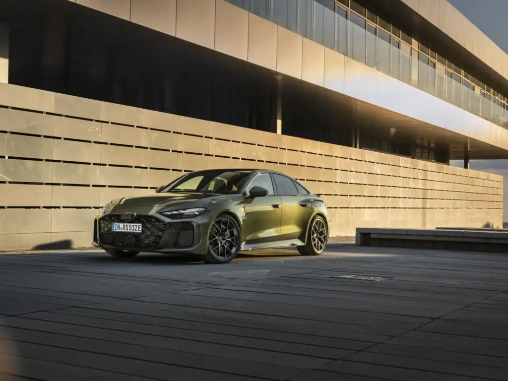 AUDI RS5 SEDAN PHEV 1 Motor16