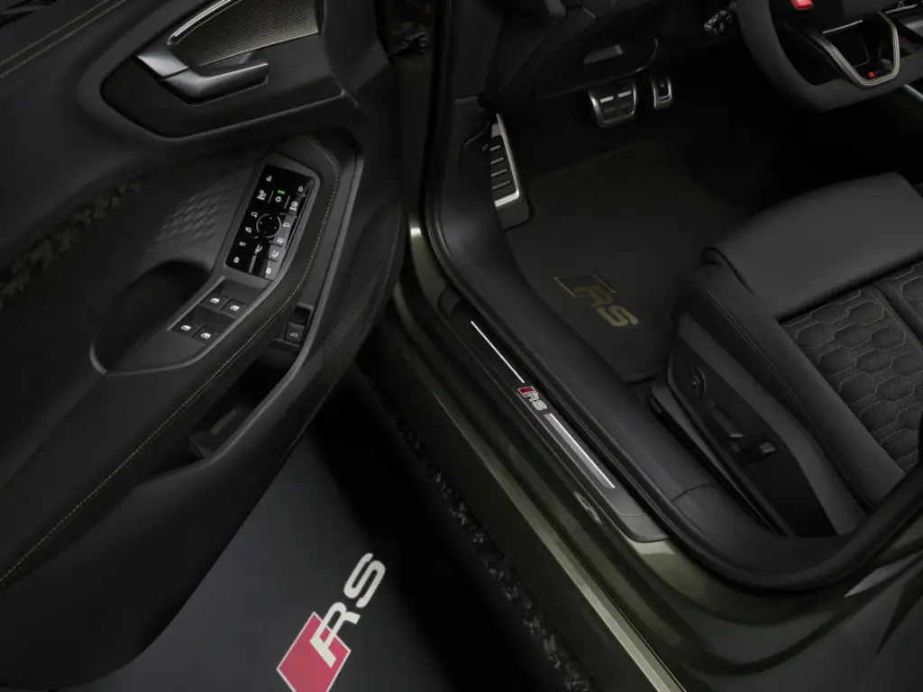 AUDI RS5 SEDAN PHEV 16 Motor16