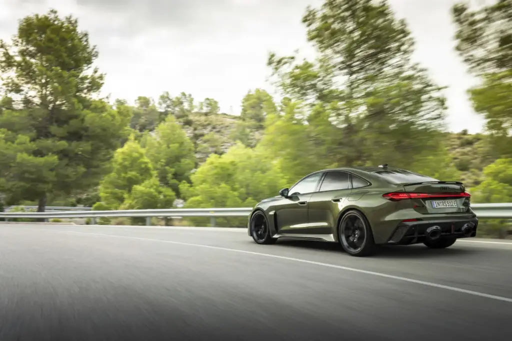 AUDI RS5 SEDAN PHEV 3 Motor16