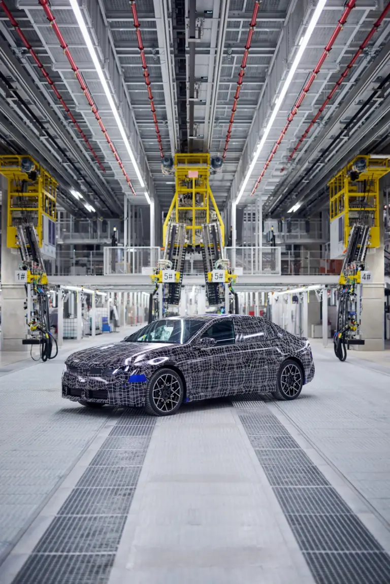 El BMW i3 empieza su andadura: salen las primeras unidades -todavía preseries- de la fábrica de Munich