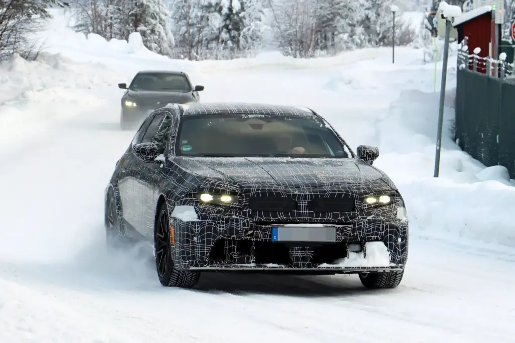 BMW M5 Touring 2027 1 Motor16