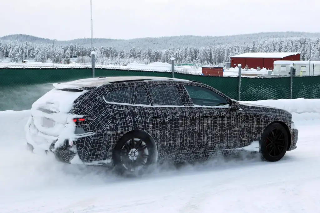 BMW M5 Touring 2027 13 Motor16