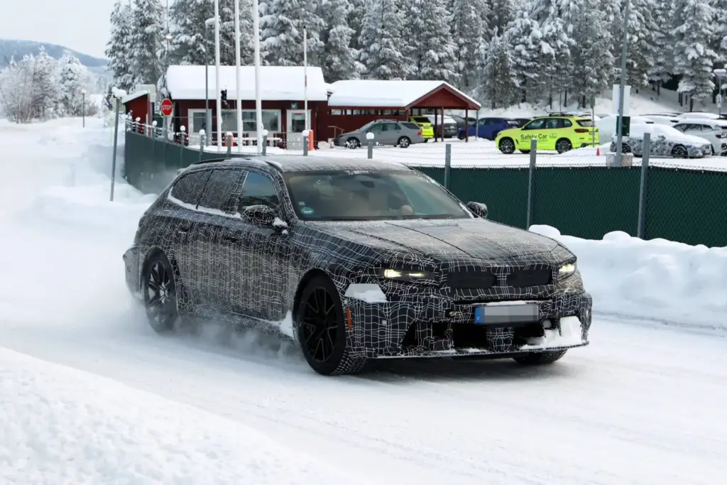 BMW M5 Touring 2027 5 Motor16