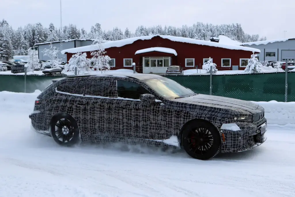 BMW M5 Touring 2027 8 Motor16