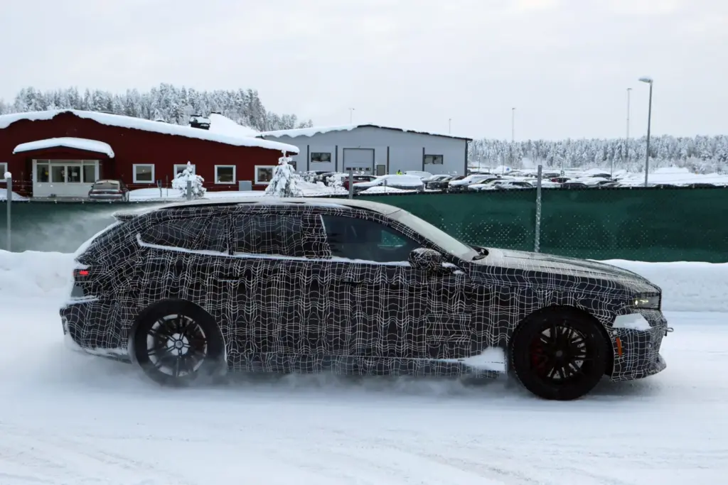BMW M5 Touring 2027 9 Motor16