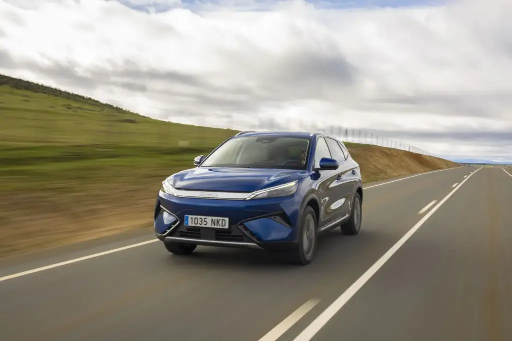 BYD Atto 3 EVO Al volante 5 Motor16