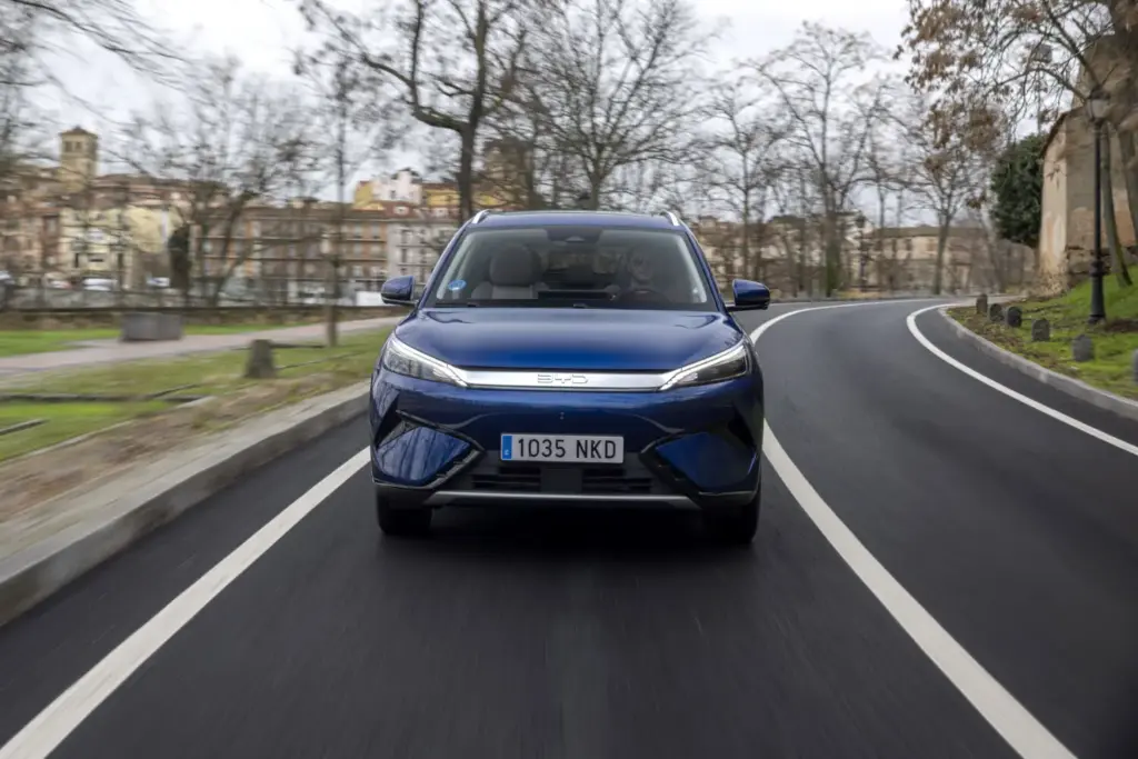 BYD Atto 3 EVO Al volante 6 Motor16