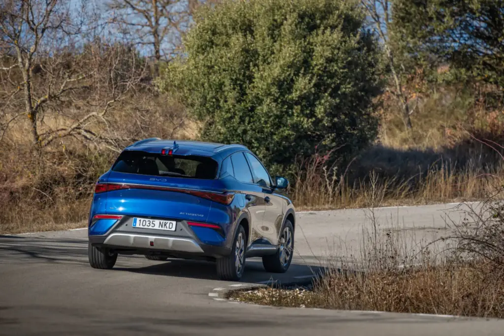 BYD Atto 3 EVO Al volante 8 Motor16