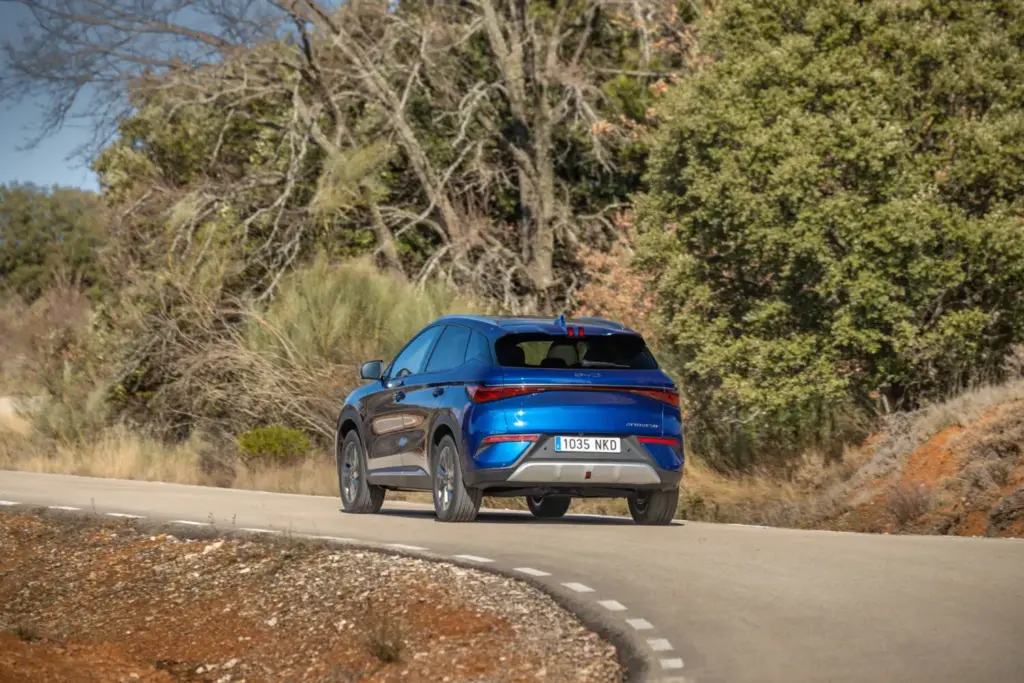 BYD Atto 3 EVO Al volante 9 Motor16