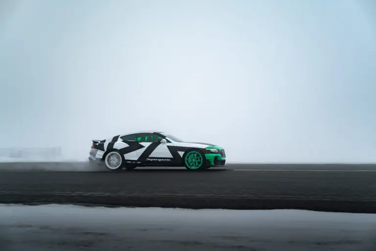 Bentley conquista el hielo en Zell am See con dos debuts y un Bentayga todoterreno