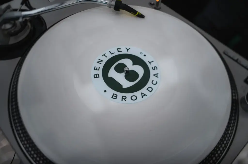 Bentley conquista el hielo en Zell am See con dos debuts y un Bentayga todoterreno