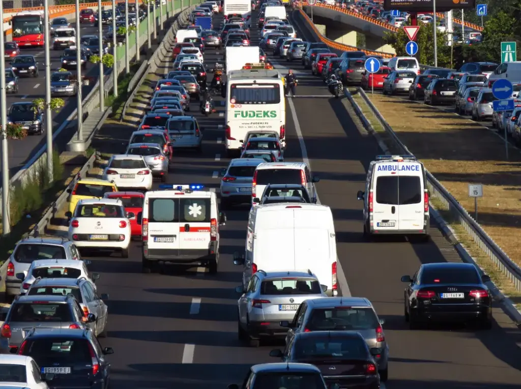 pasillo de emergencia dgt atascos