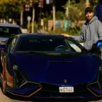 Fernando Alonso vuelve a sumar un exclusivo coche a su colección, pero la de Arnold Schwarzenegger le sigue dando mil vueltas