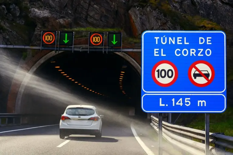 Felipe (39), profesor de autoescuela: «El efecto pantalla es lo peor que te puede ocurrir si conduces cuando hace mucho viento»