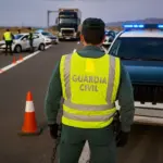La DGT ahora pasa de la baliza V16 e incrementa las revisiones en carretera en busca de multas de hasta 3.000 euros