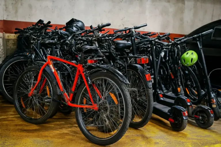 Olga (51), abogada: «Piensas que puedes guardar tu bicicleta en una plaza de garaje comunitaria, pero estás muy equivocado»