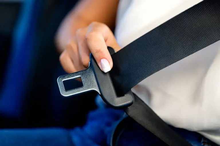 Carlos (39), profesor de autoescuela: «El cinturón de seguridad no solo te protege y esconde varios trucos que te pueden salvar la vida»