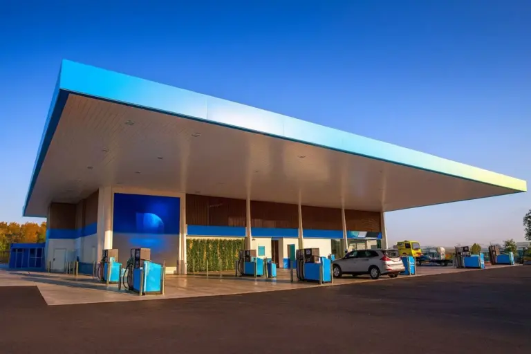 Ni Repsol, ni BP, ni Ballenoil, ni Petroprix… Esta es la gasolinera que ha entrado en guerra y te regala 40 euros