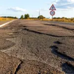 Soraya (39), abogada: «Si sufres un accidente de tráfico por el mal estado de la carretera, sigue estos pasos para no pagar ni un euro»