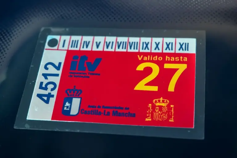 ¿Circulas con ITV caducada aunque tengas cita? La DGT ya multa fuerte en 2026