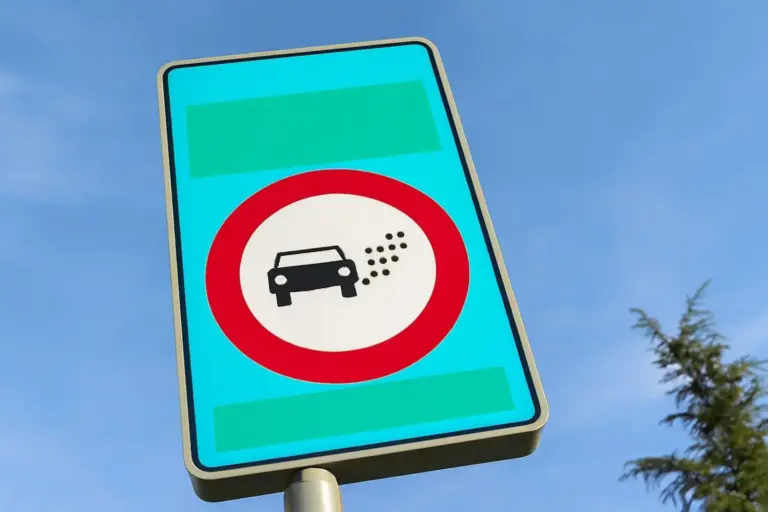 Mapa de las multas ZBE 2026: Zaragoza, Chiclana y otras ciudades que empiezan a sancionar este mes