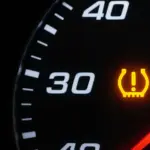 Lucía (39), profesora de autoescuela: «Si pillas un bache por el estado del asfalto, mira enseguida al cuadro de tu coche»