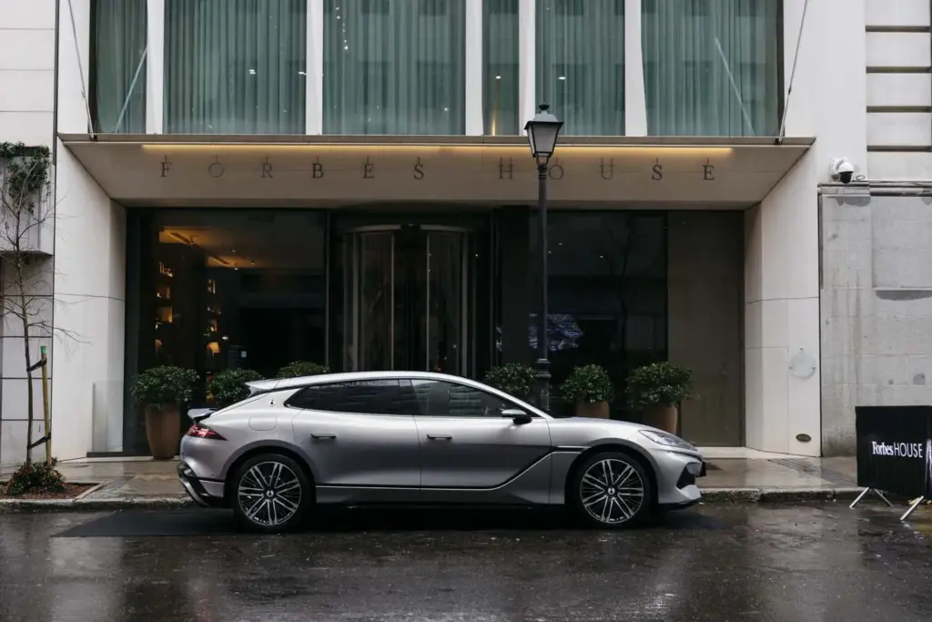 Denza coge el timón con Los Gallos Spain SailGP como nuevo vehículo oficial del equipo 1 Motor16 DENZA PATROCINADOR GALLOS SPAIN SAILGP TEAM1 Motor16