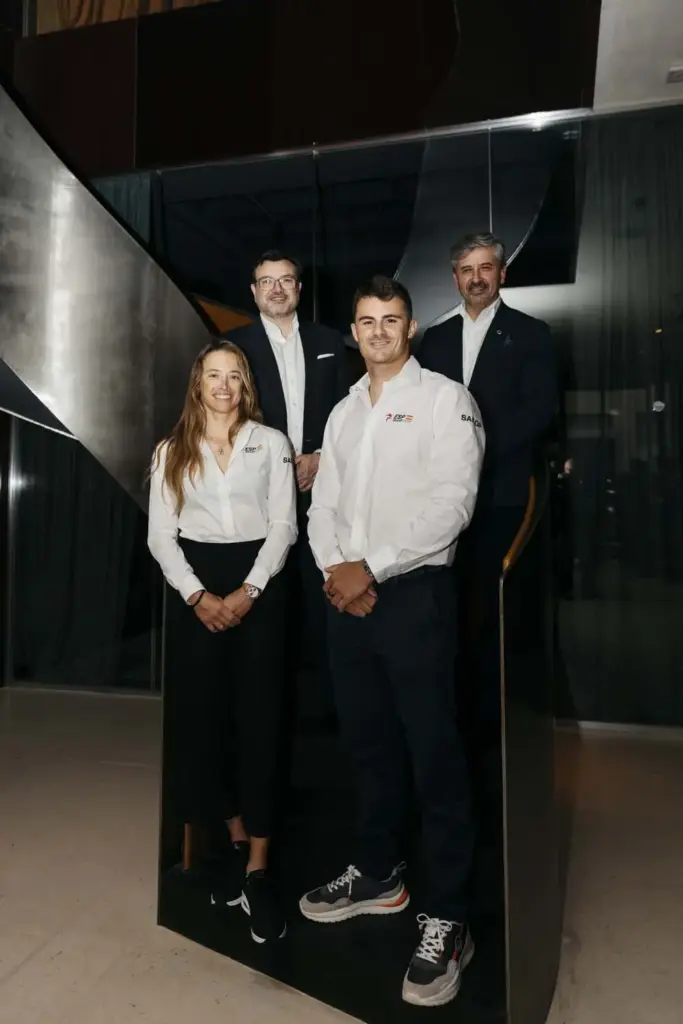 Denza coge el timón con Los Gallos Spain SailGP como nuevo vehículo oficial del equipo 3 Motor16 DENZA PATROCINADOR GALLOS SPAIN SAILGP TEAM6 Motor16