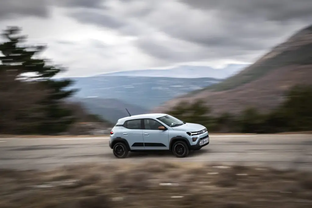 Dacia Spring 100 cv 10 Motor16