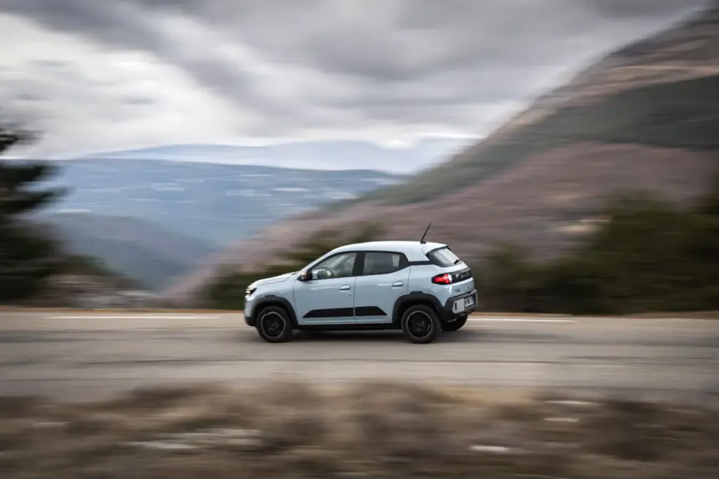 Dacia Spring 100 cv 11 Motor16