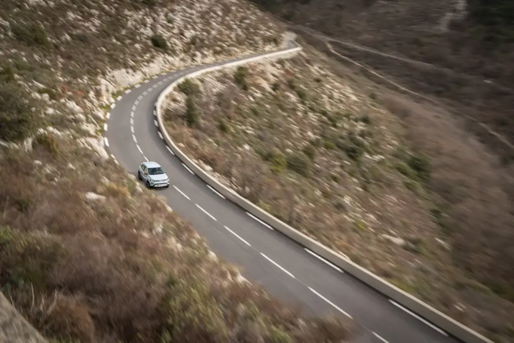 Dacia Spring 100 cv 12 Motor16