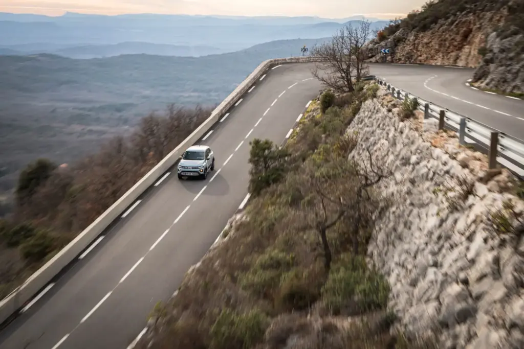 Dacia Spring 100 cv 13 Motor16