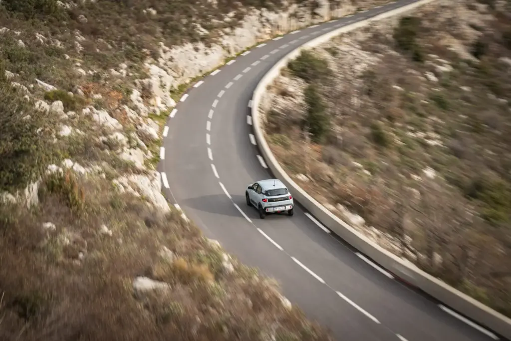 Dacia Spring 100 cv 14 Motor16