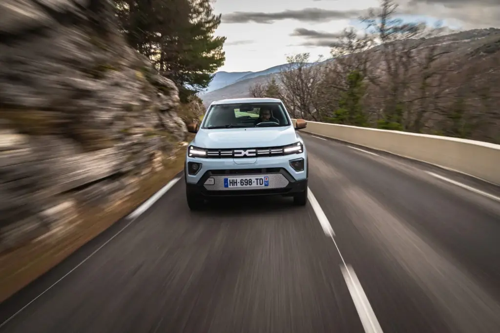 Dacia Spring 100 cv 17 Motor16