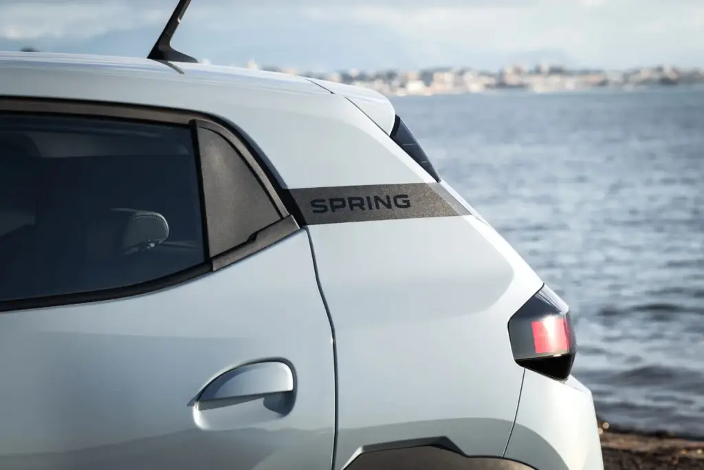 Dacia Spring 100 cv 24 Motor16