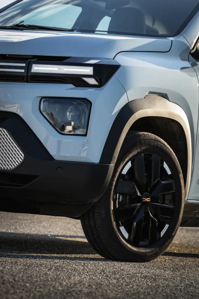 Dacia Spring 100 cv 26 Motor16