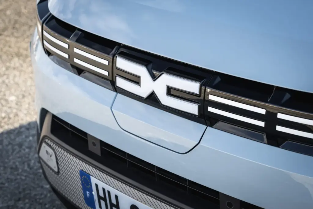 Dacia Spring 100 cv 27 Motor16