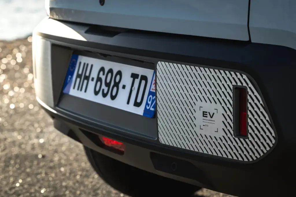 Dacia Spring 100 cv 32 Motor16