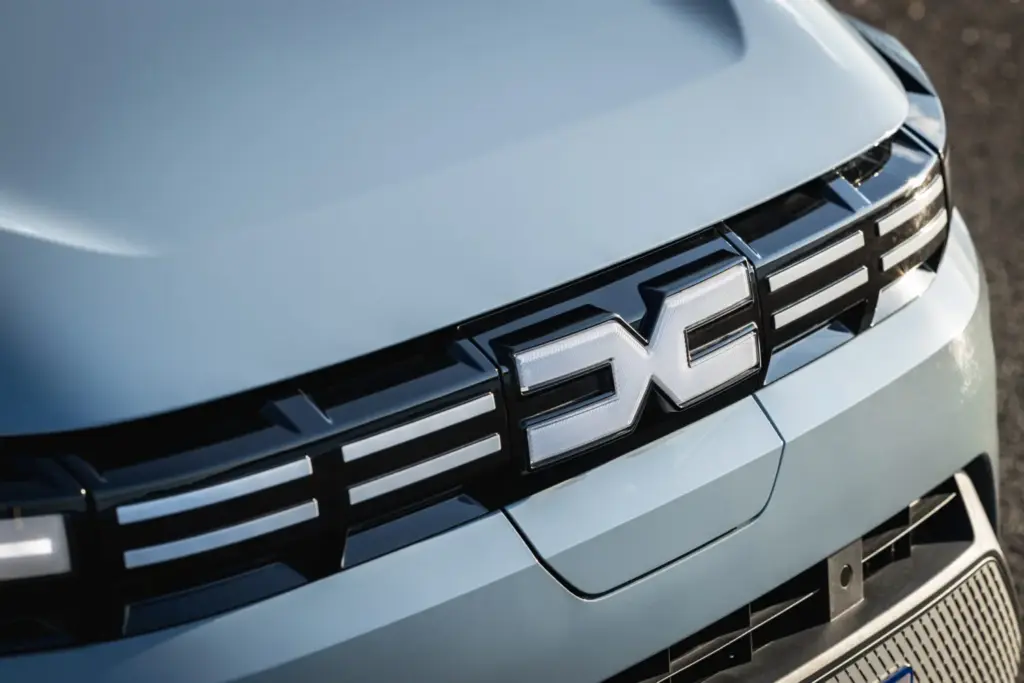 Dacia Spring 100 cv 33 Motor16