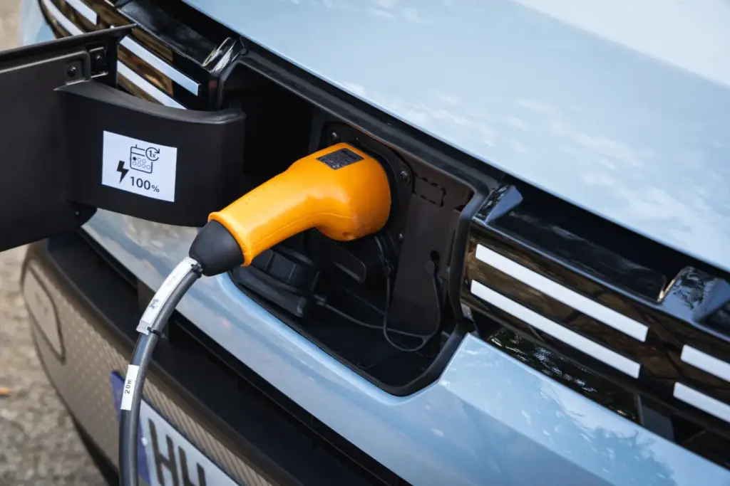 Dacia Spring 100 cv 34 Motor16