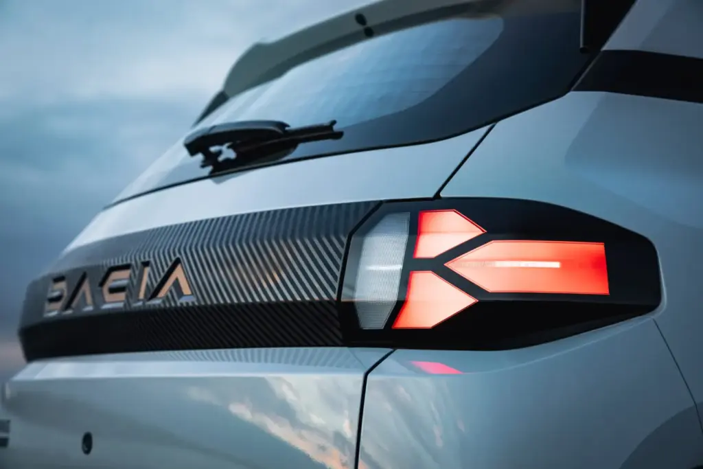 Dacia Spring 100 cv 35 Motor16