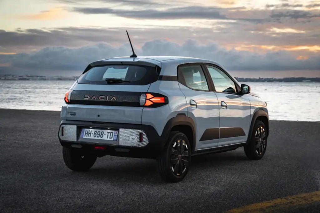 Dacia Spring 100 cv 36 Motor16