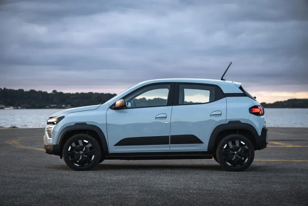 Dacia Spring 100 cv 39 Motor16