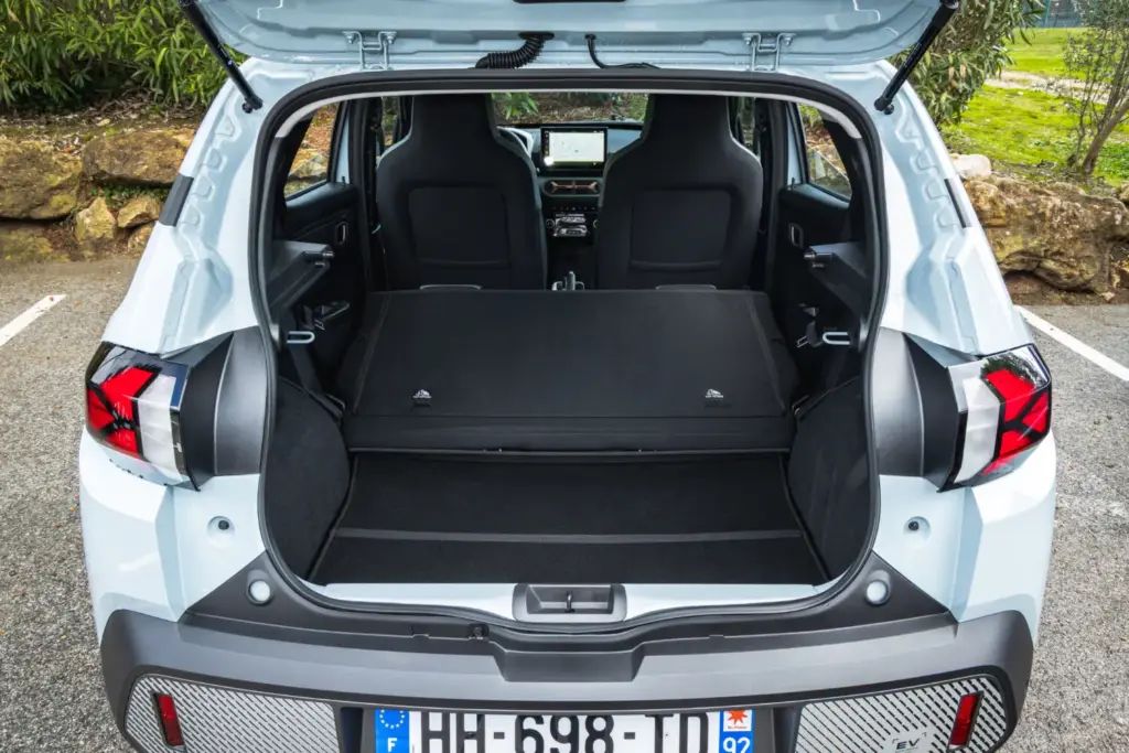 Dacia Spring 100 cv 41 Motor16